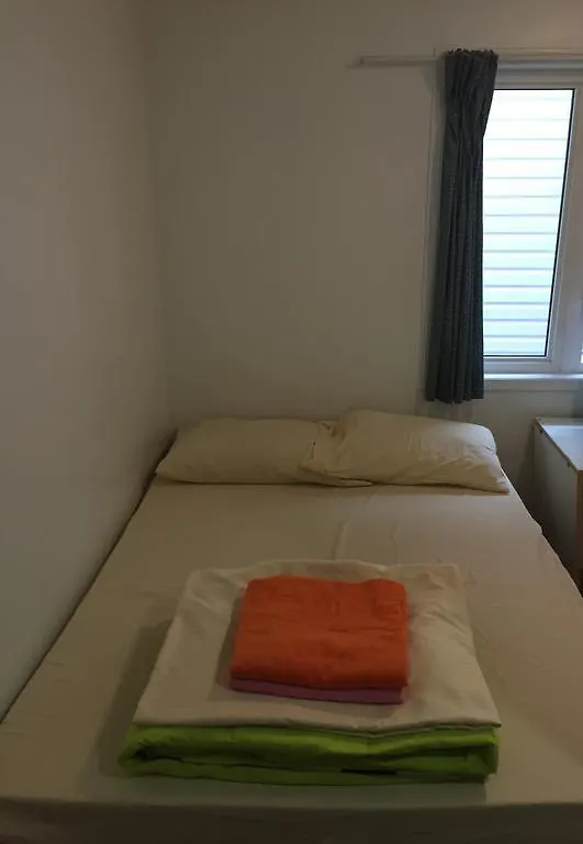 Guest house Toronto Wonderland Travelers Home
